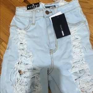 Fashion nova “going to extremes Bermuda’s” shorts